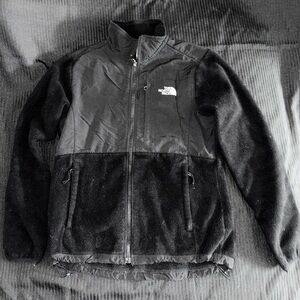 North face jacket (women’s) normally $200!! DEAL!